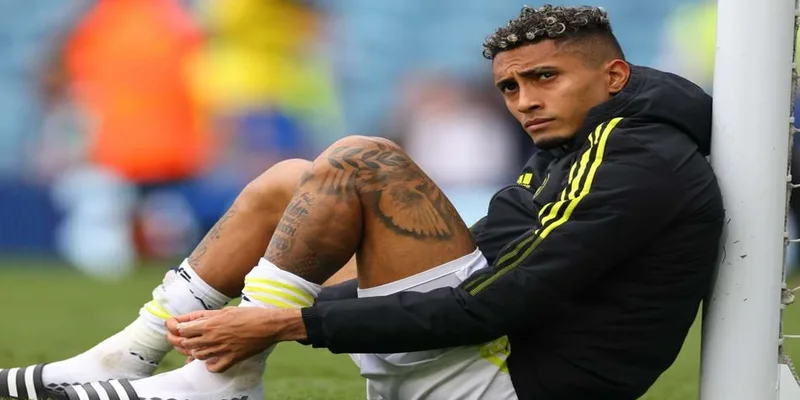 Barcelona rao bán Raphinha